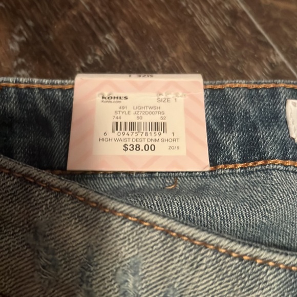 Candie’s denim shorts - Picture 4 of 4